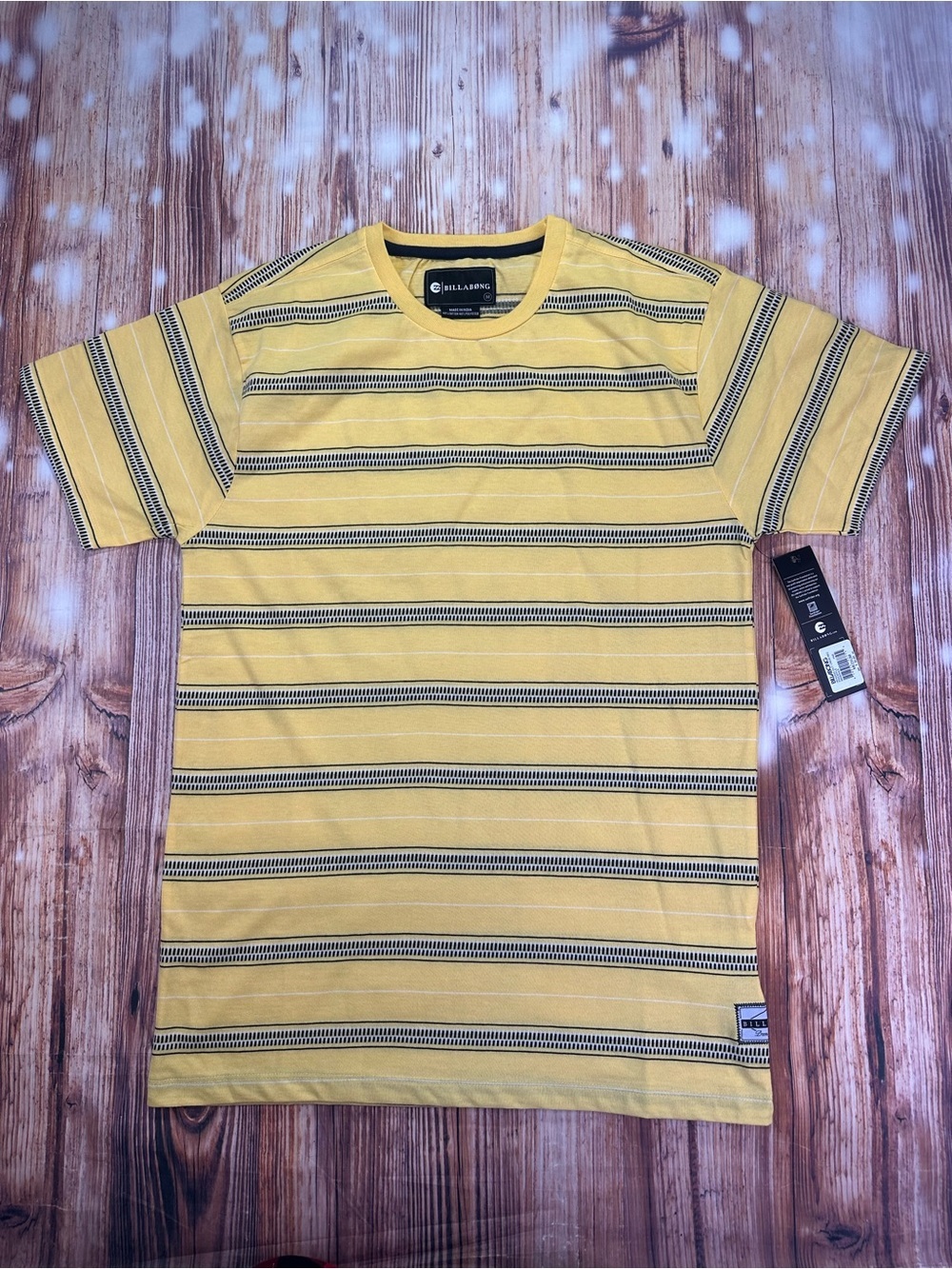 BILLABONG HEADING OUT CREW NECK PINEAPPLE MEN’S TSHIRT SZ MEDIUM
